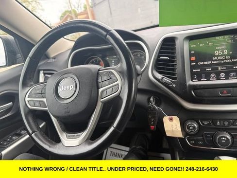 Used 2017 Jeep Cherokee Trailhawk w/ Cold Weather Group AWD/4WD image 29