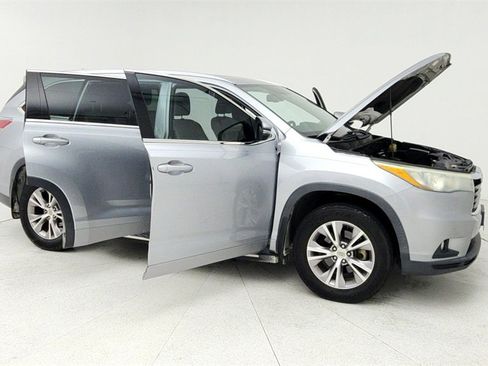 Used 2015 Toyota Highlander XLE image 13