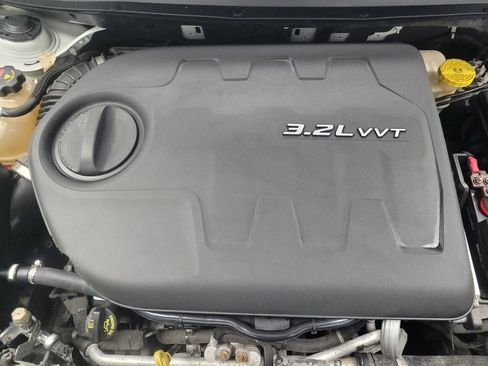 Used 2014 Jeep Cherokee Latitude w/ Cold Weather Group AWD/4WD image 30