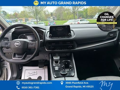 Used 2025 Nissan Rogue SV AWD/4WD image 11