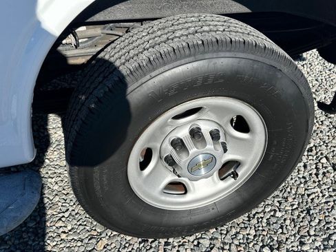 Used 2020 Chevrolet Express 2500 w/ Driver Convenience Package image 15