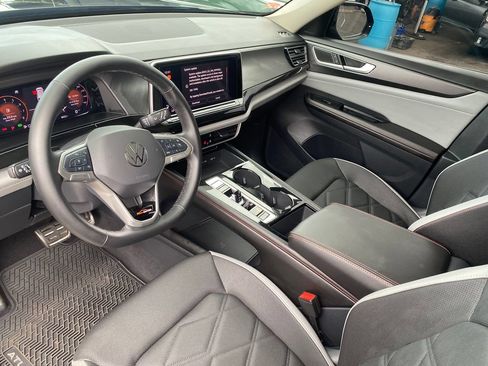 Used 2026 Volkswagen Atlas Peak Edition AWD/4WD image 13