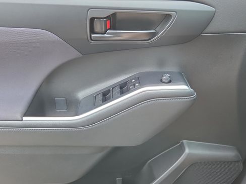 Used 2023 Toyota Highlander L FWD image 18