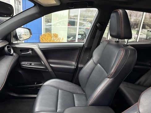 Used 2017 Toyota RAV4 SE image 21