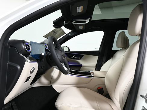 New 2026 Mercedes-Benz GLC 300 4MATIC image 3