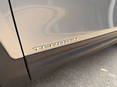 Used 2024 GMC Terrain SLE AWD/4WD image 9