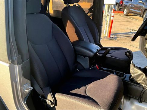 Used 2014 Jeep Wrangler Sport image 9