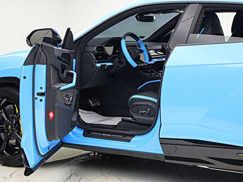 Used 2025 Lamborghini Urus S AWD/4WD image 9