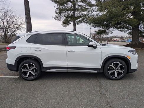 New 2026 Volkswagen Tiguan SE image 3