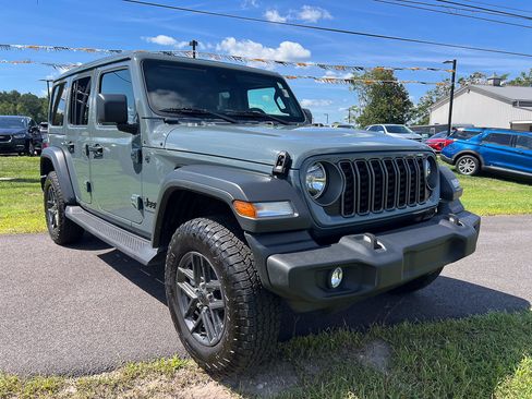 Used 2018 Jeep Wrangler Unlimited Sport S AWD/4WD image 11