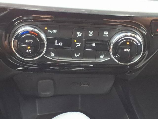 Used 2025 Chevrolet Trax LT w/ Driver Confidence Package FWD image 23