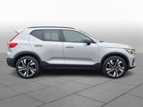 Used 2023 Volvo XC40 B5 Ultimate w/ Protection Package Premier image 25