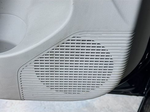 Certified 2025 Hyundai Kona SEL image 19