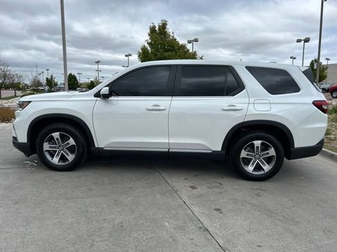 Used 2025 Honda Pilot EX-L image 4