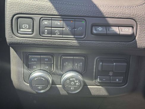 Used 2021 GMC Yukon Denali w/ Denali Ultimate Package AWD/4WD image 21