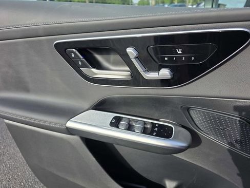 Used 2025 Mercedes-Benz GLC 300 image 11