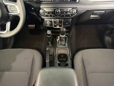 Certified 2025 Jeep Wrangler Unlimited Sahara AWD/4WD image 16