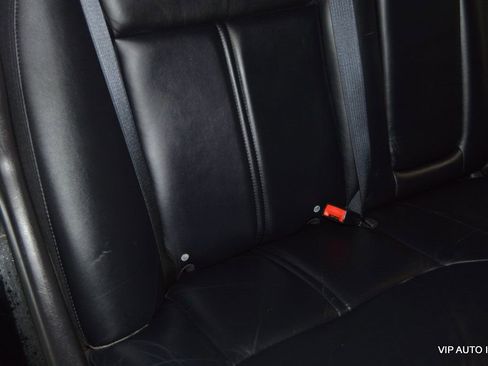 Used 2005 Lincoln Town Car Signature Limited image 26