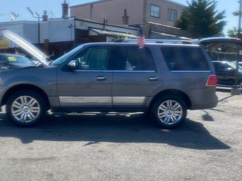 Used 2013 Lincoln Navigator 4WD w/ HD Trailer Tow Pkg image 3