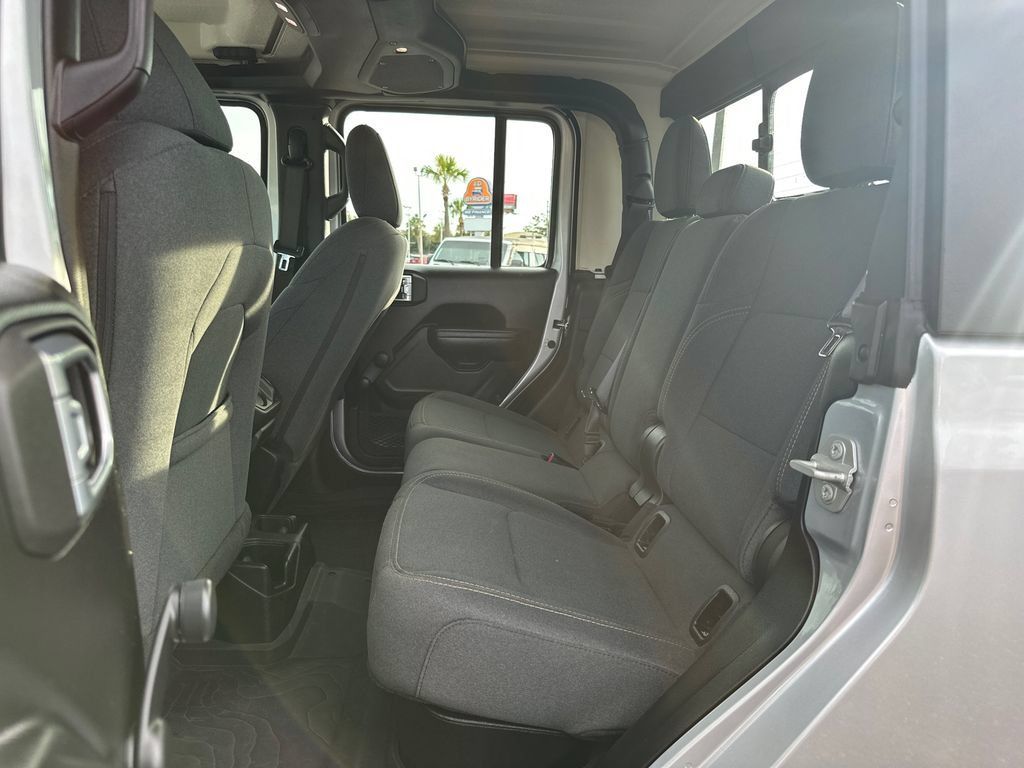 Used 2024 Jeep Gladiator Sport AWD/4WD image 14
