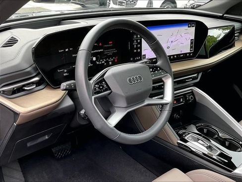 Used 2025 Audi Q5 Premium Plus w/ Premium Plus AWD/4WD image 5