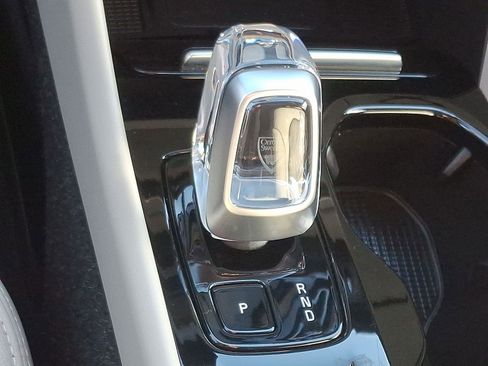 Certified 2023 Volvo XC40 B5 Plus w/ Protection Package Premier image 16