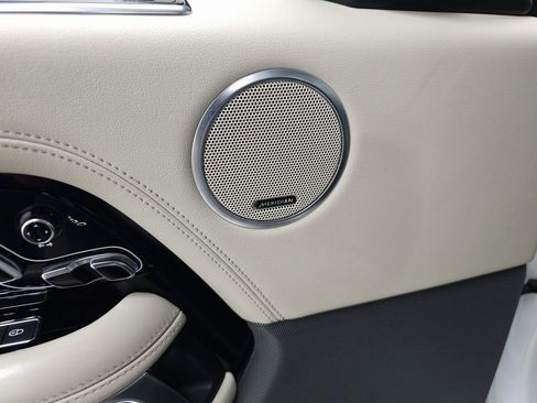 Used 2020 Land Rover Range Rover Long Wheelbase HSE image 16