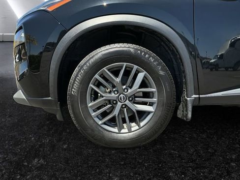 Used 2023 Nissan Rogue S image 5