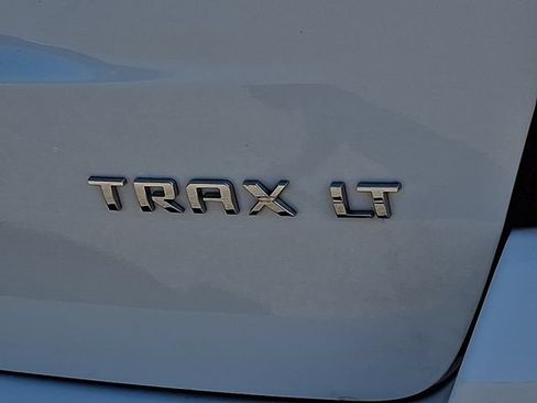 Used 2020 Chevrolet Trax LT w/ LT Convenience Package FWD image 34