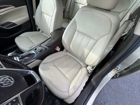 Used 2013 Buick Regal Premium image 19