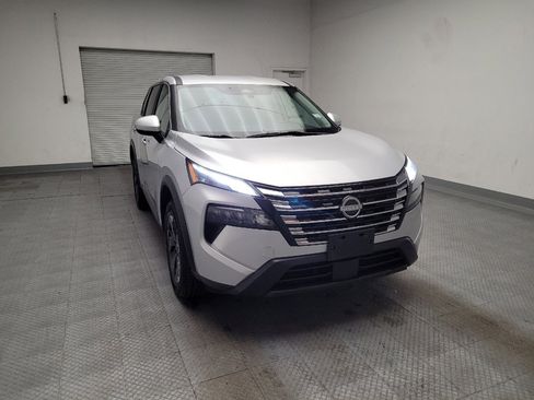 Used 2024 Nissan Rogue SV image 14