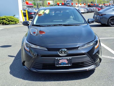Used 2024 Toyota Corolla LE FWD image 2