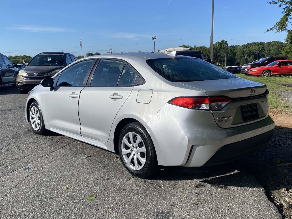Used 2024 Toyota Corolla LE FWD image 3