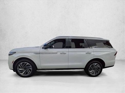 New 2025 Lincoln Navigator Reserve image 5
