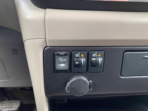 Used 2015 Toyota Sienna XLE image 23