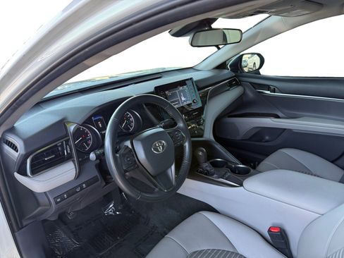 Used 2022 Toyota Camry SE FWD image 9