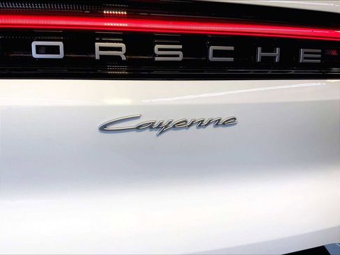 Certified 2026 Porsche Cayenne AWD/4WD image 35