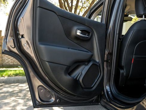 Used 2021 Jeep Renegade Trailhawk image 58