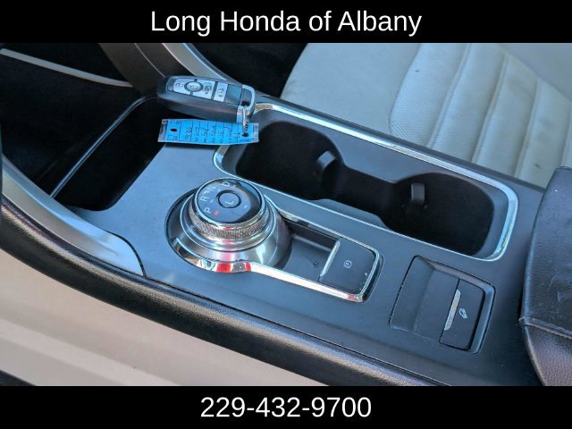 Used 2017 Ford Fusion SE w/ Fusion SE Technology Package FWD image 19