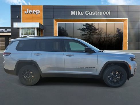 New 2025 Jeep Grand Cherokee L Altitude image 3