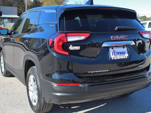 Used 2024 GMC Terrain SLE image 8