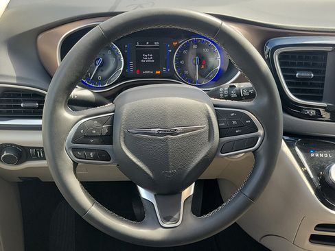 Used 2023 Chrysler Voyager LX FWD image 14