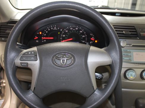Used 2009 Toyota Camry LE FWD image 10