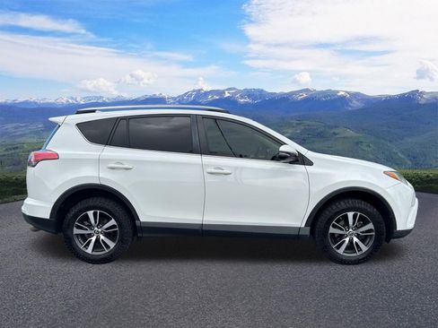 Used 2017 Toyota RAV4 XLE AWD/4WD image 7