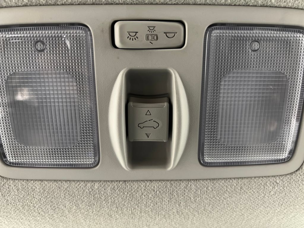Used 2025 Hyundai Venue SEL FWD image 60