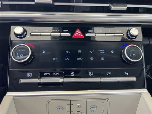 Used 2025 Hyundai Santa Fe SEL image 16