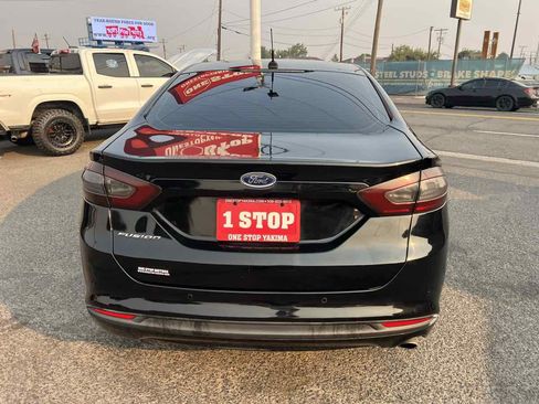 Used 2016 Ford Fusion SE FWD image 6