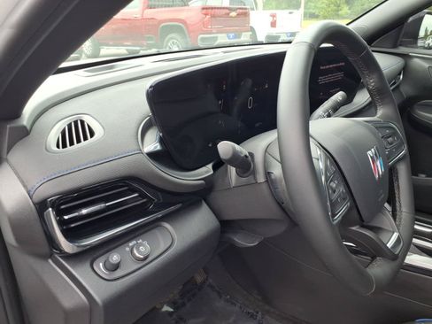 Used 2025 Buick Envista Sport Touring w/ Experience Buick Package FWD image 20