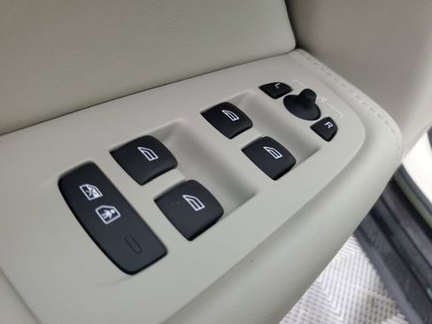 Used 2023 Volvo XC60 B5 Plus w/ Climate Package AWD/4WD image 22