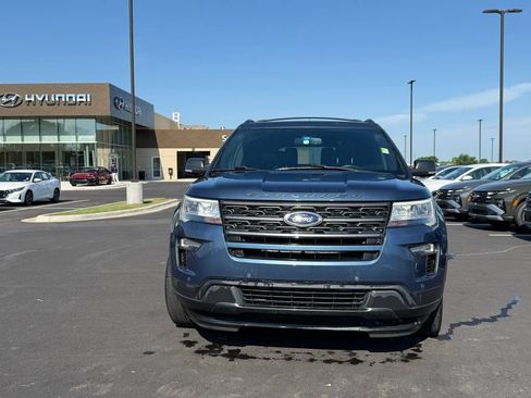 Used 2019 Ford Explorer XLT w/ Equipment Group 202A FWD image 2